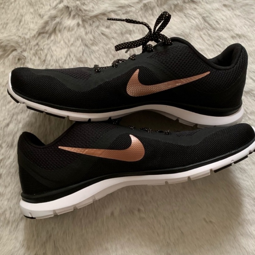 NIKE flex womens shoes